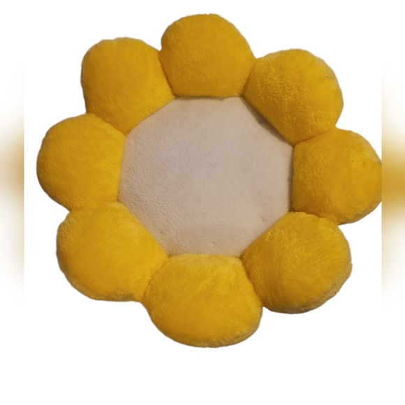 Whisker City Flower Scratching Post - Picture 2 of 9